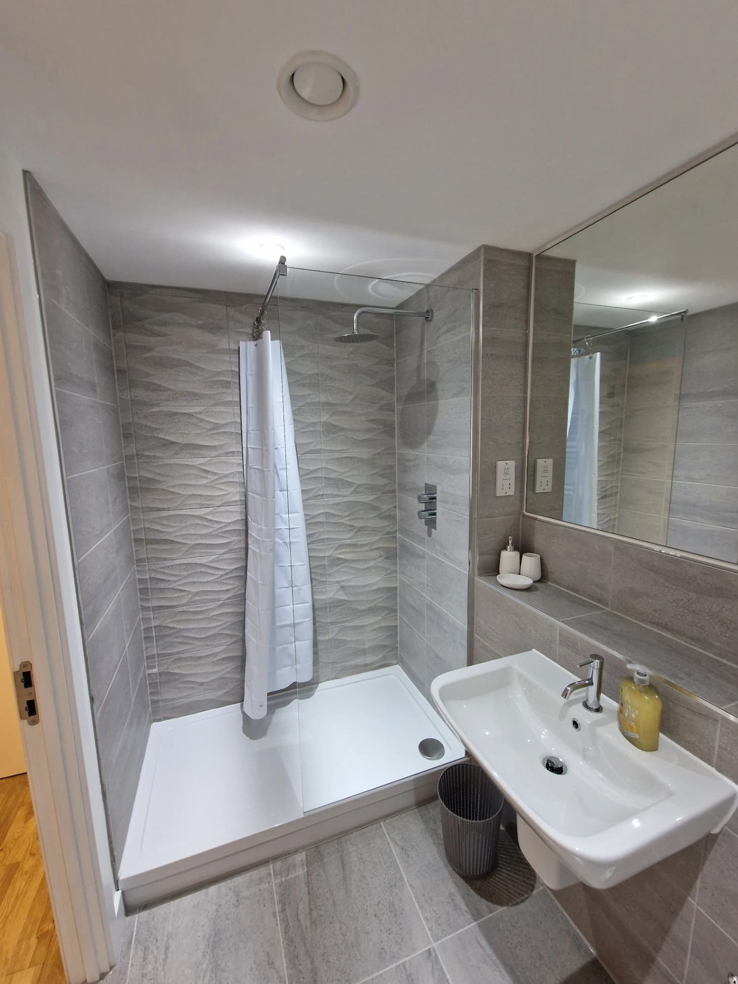 Safe & Private Apartment - Manchester M16 - Photo 5