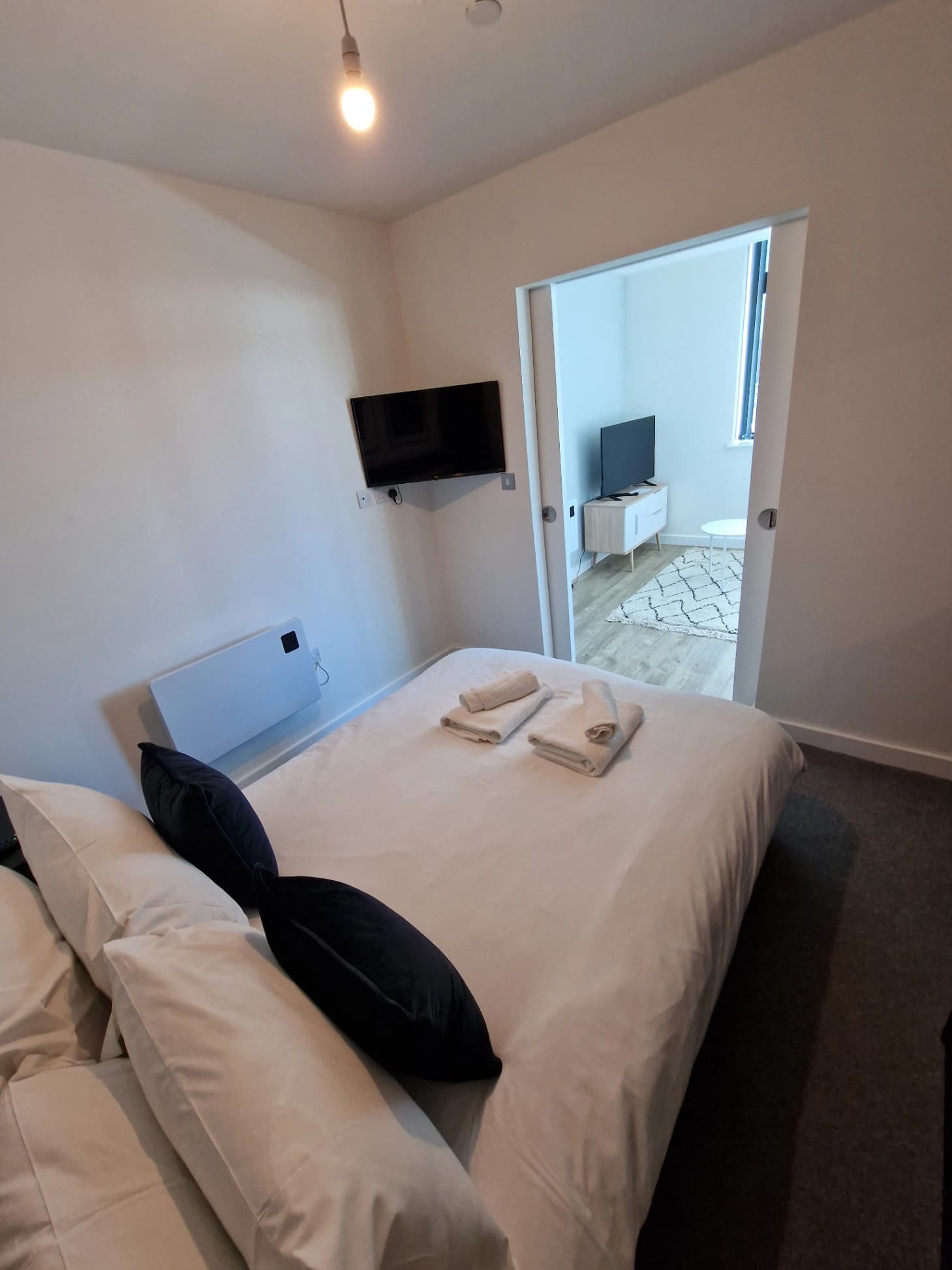 Safe & Private Apartment - Manchester M16 - Photo 3