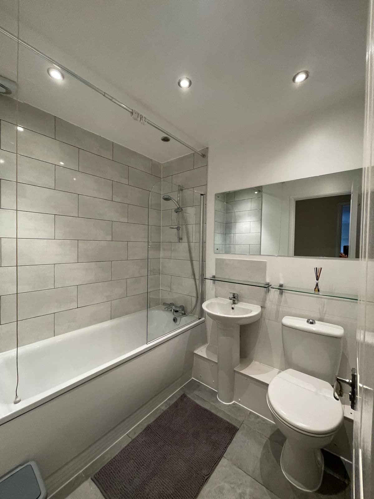 London Haven - Photo 4