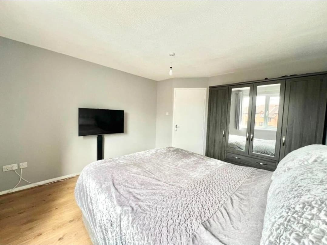 1 bedroom apartment in Farringdon - Photo 1
